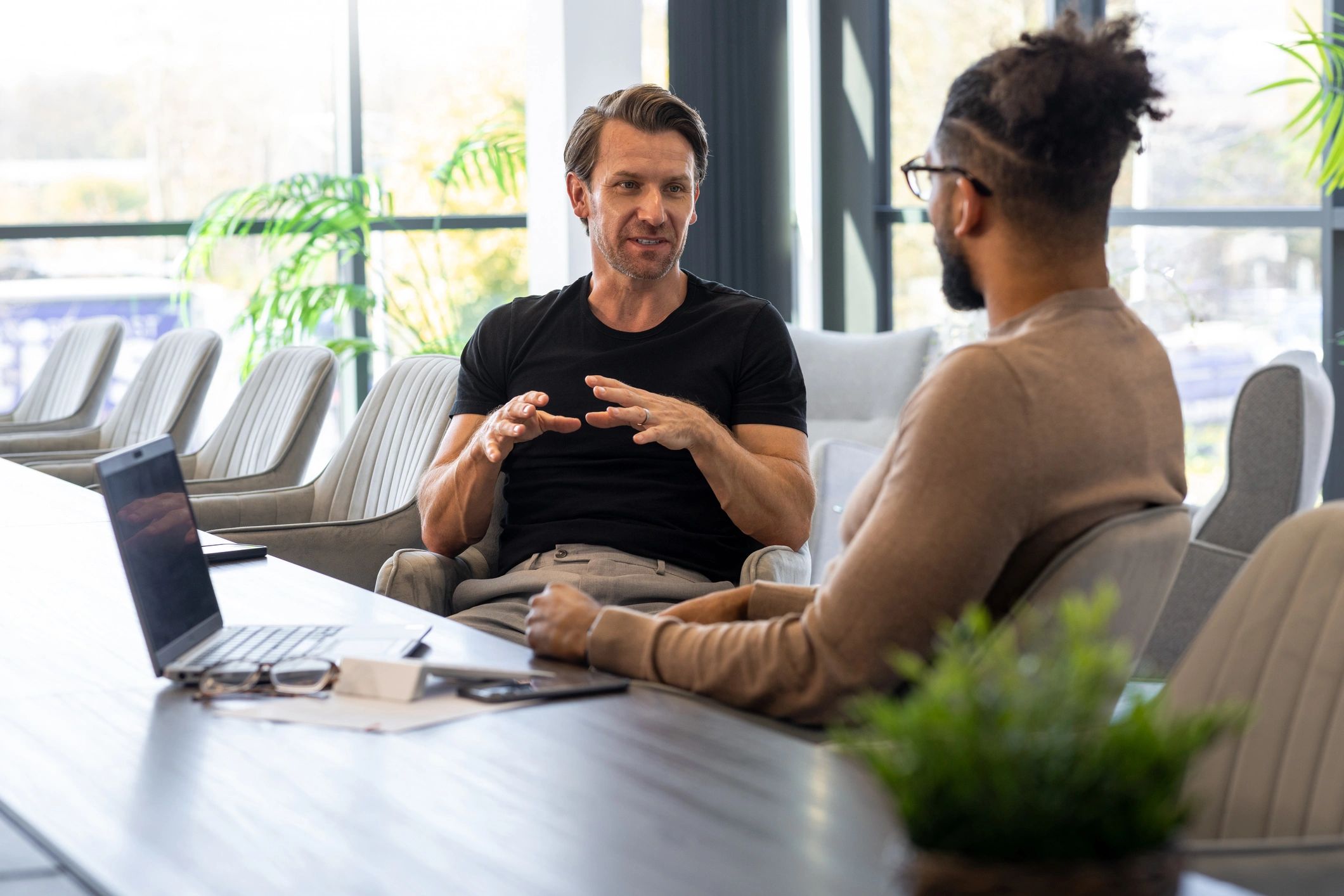 Mentor and founder in a coaching session reviewing a plan